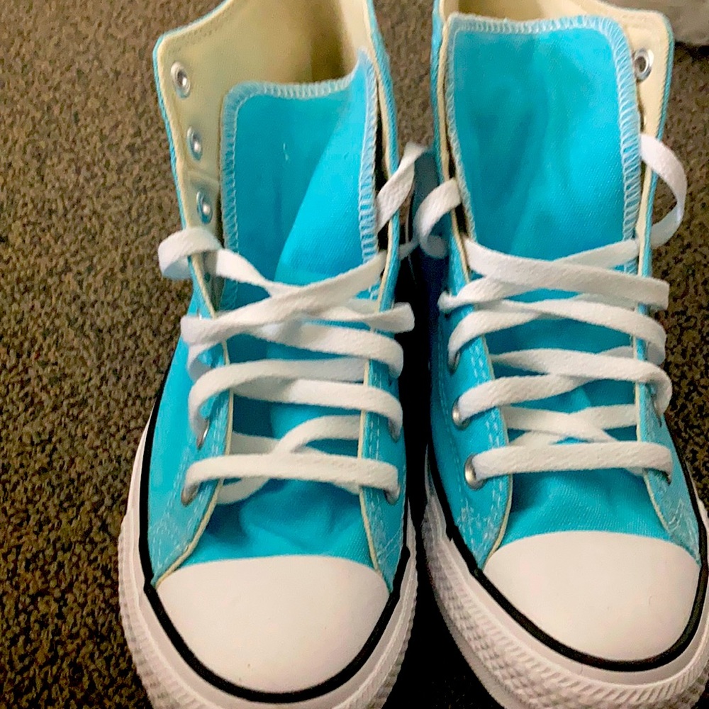 Converse blue women’s